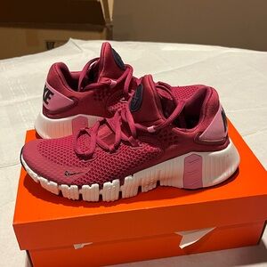 Nike Free Metcon 4 Pink W6 BNIB